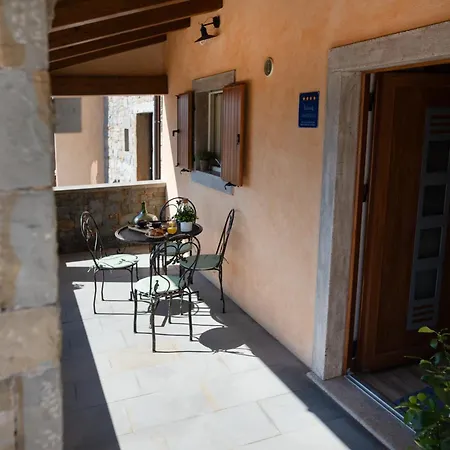 Truffle House Karlic