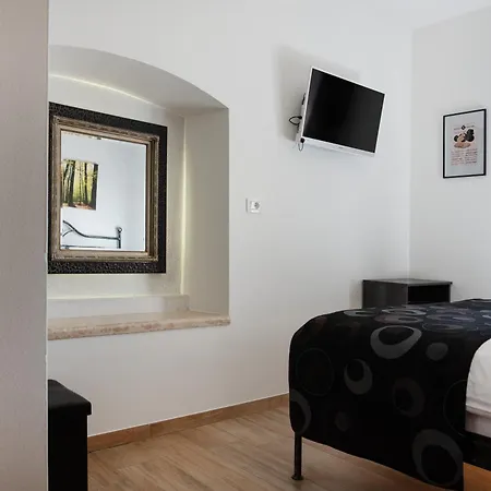 Truffle House Karlic Apartment *