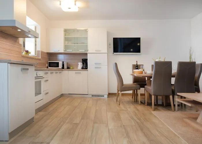 Truffle House Karlic ブゼト