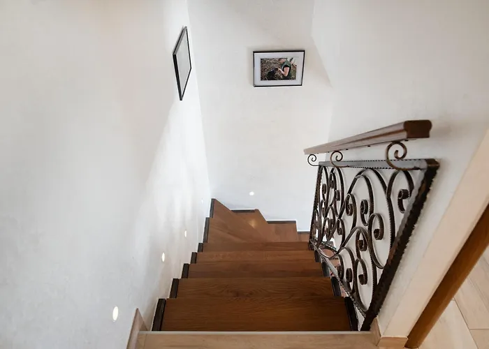 Truffle House Karlic * ブゼト