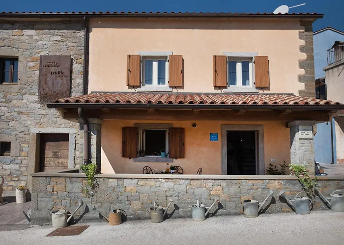 Truffle House Karlic アパート ブゼト