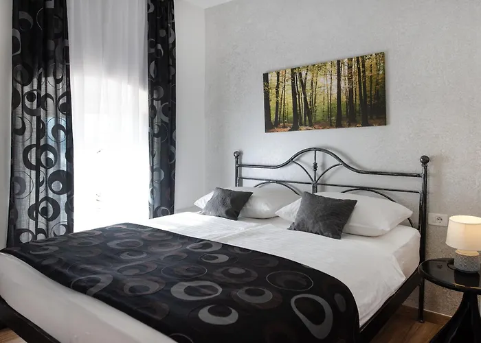 Truffle House Karlic アパート ブゼト